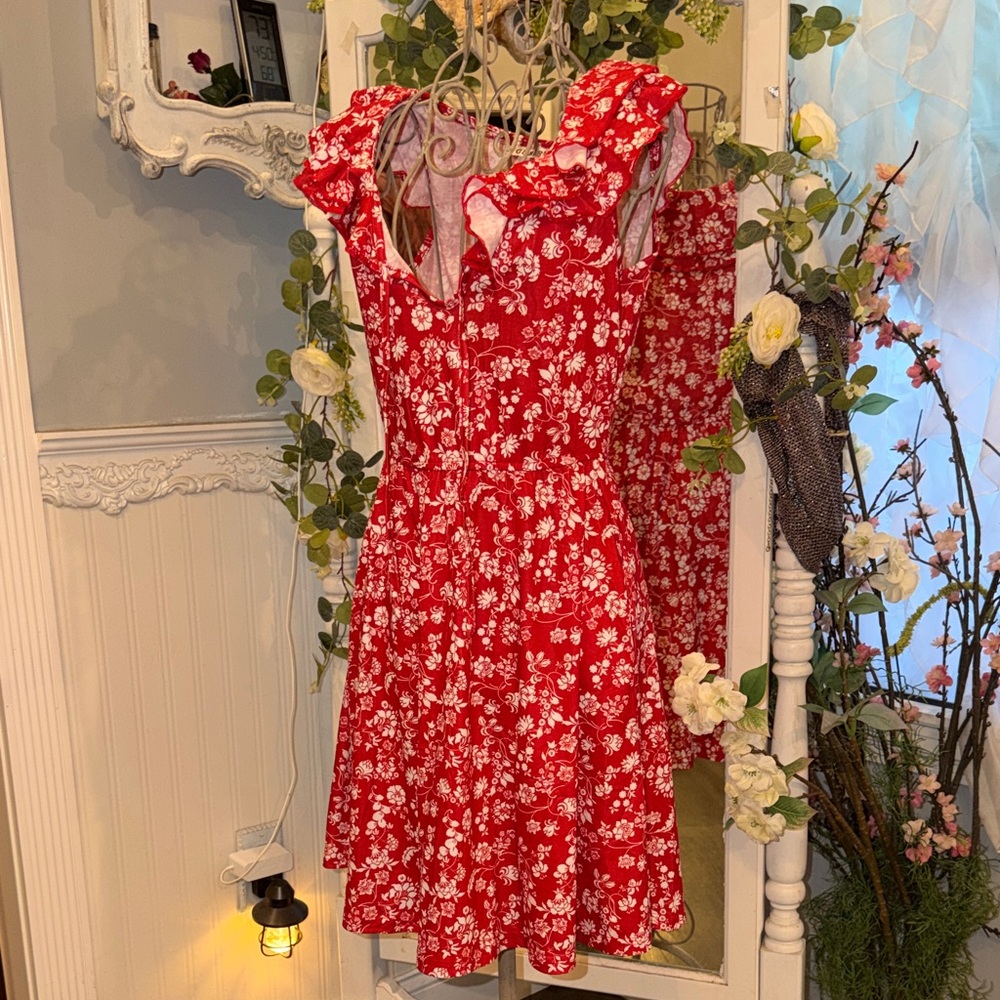 Chic Red Floral Mini Dress with Ruffled Sleeves